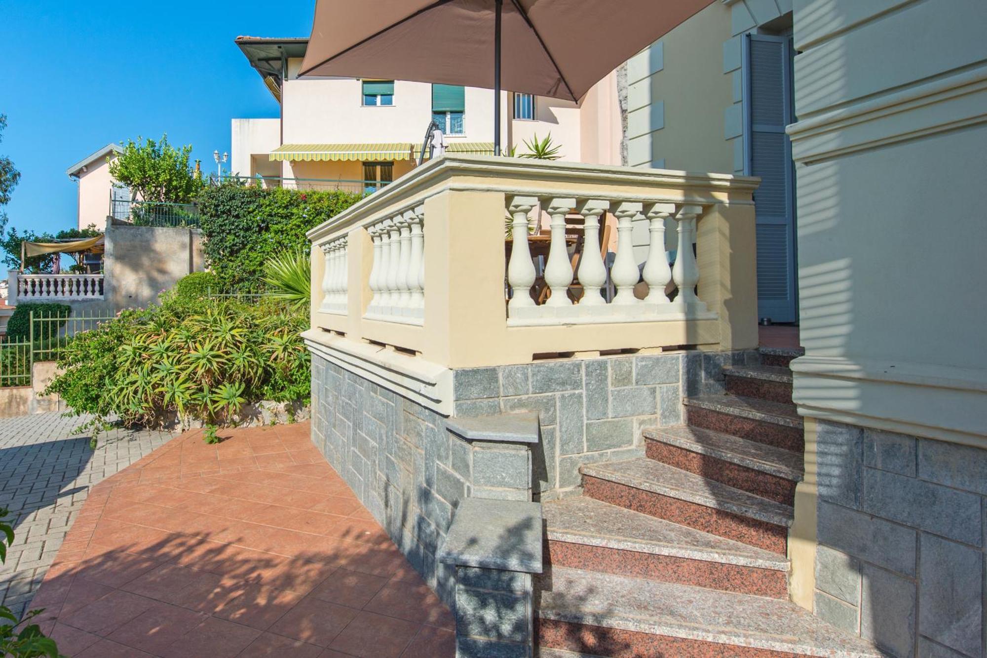 מנטון Oliviers -Agreable 2 Pieces Dans Maison Bourgeoise מראה חיצוני תמונה